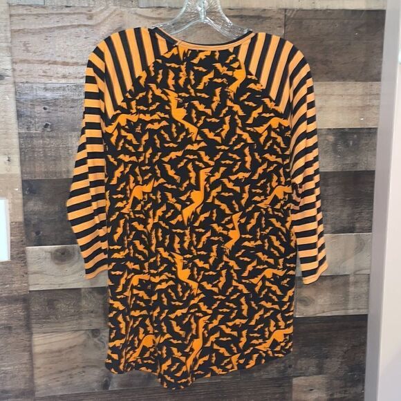 LuLaRoe Halloween Orange & Black Bats & Stripes Randy 3/4 Sleeve Top - Picture 5 of 5
